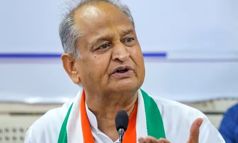 CM Gehlot ने चुनावी साल में की बड़ी घोषणा, 100 यूनिट बिजली फ्री देगी सरकार