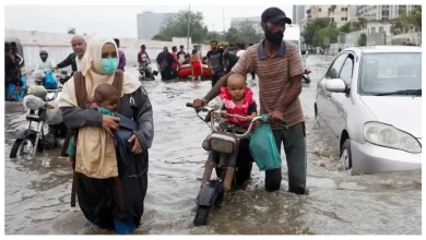 पाकिस्तान में बारिश और आंधी का कहर, तूफान में सैकड़ों घर हुए नष्ट