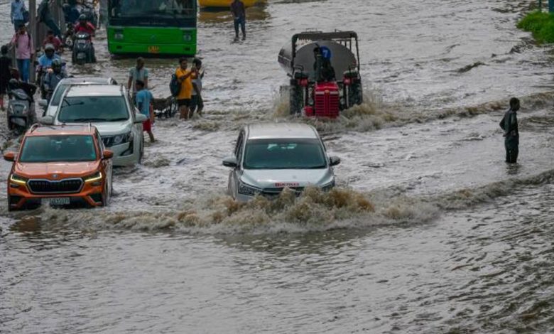 Delhi Floods: दिल्ली में बाढ़ को लेकर कांग्रेस ने कसा तंज- 'केजरीवाल के साथ मिलकर मोदी ने RSS का सपना किया पूरा'