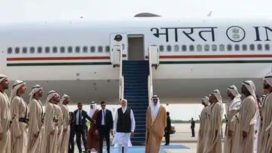 PM Modi Dubai Visit: तिरंगे के रंग में रंगा बुर्ज खलीफा, UAE पहुंचे पीएम मोदी, एयरपोर्ट पर हुआ भव्य स्वागत