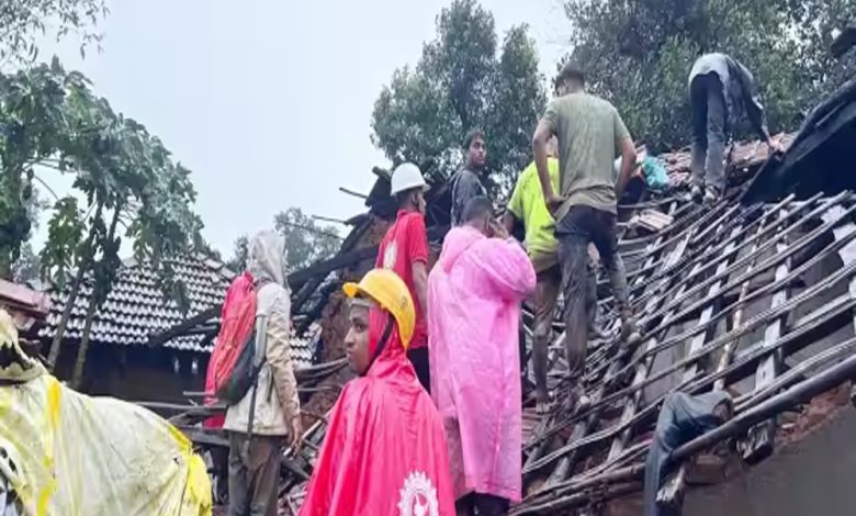 Raigad Landslide: महाराष्ट्र के रायगढ़ में भूस्खलन की चपेट में आया गांव, 4 की मौत