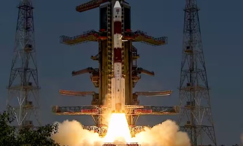 Aditya L1 Mission: आदित्य एल1 ने ISRO को भेजी खास सेल्फी, देखें चांद और प्रथ्वी का ये चौंकाने वाला स्वरूप