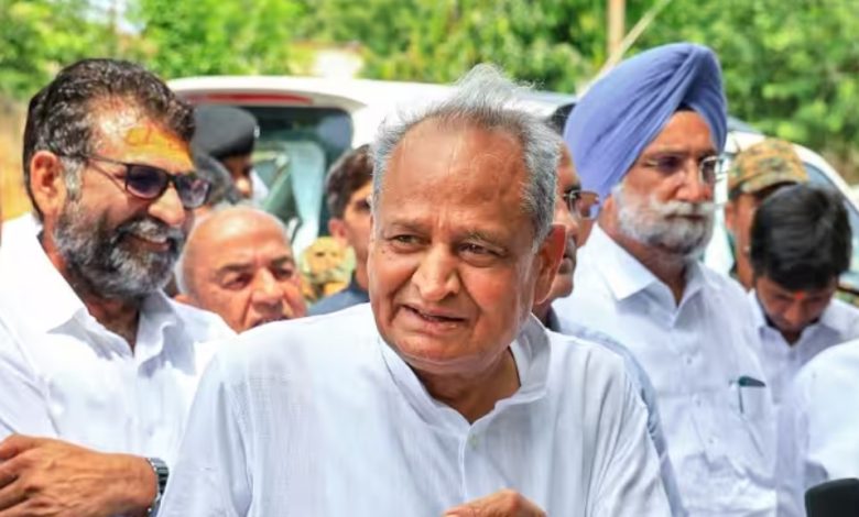 किसानों को साधने की तैयारी में CM Ashok Gehlot, प्रधानमंत्री फसल बीमा योजना को लेकर दिए ये जरूरी आदेश