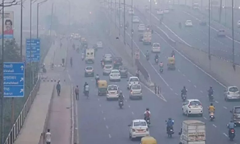 Delhi Air Pollution: दिल्ली में और जहरीली हुई हवा, AQI पहुंचा 300 के पार, जानिए नोएडा-गुरुग्राम का हाल?