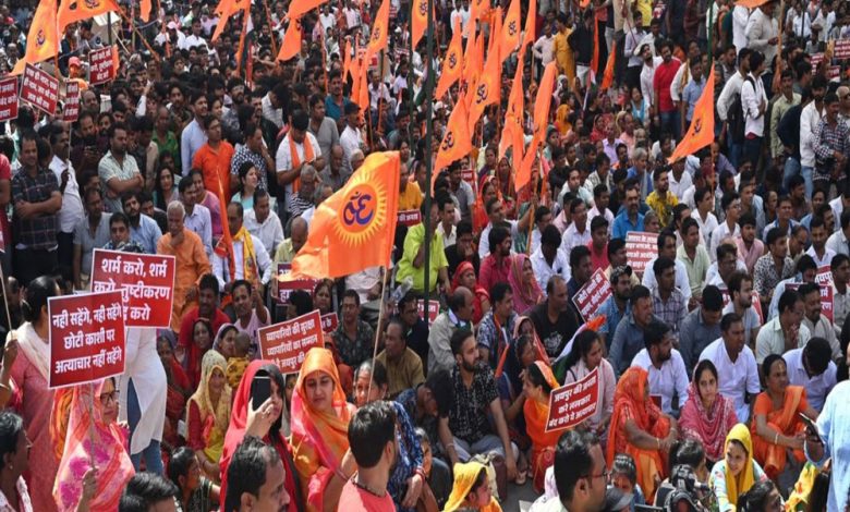 Rajasthan BJP Protest: जयपुर में बड़ी चौपड़ पर सर्व समाज का धरना, गहलोत सरकार पर लगाया ये गंभीर आरोप