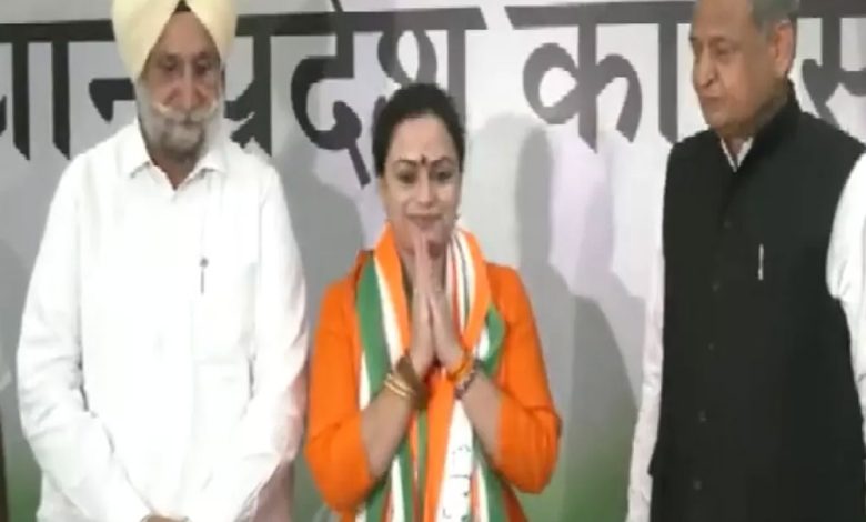 Rajasthan Politics: भाजपा का दामन छोड़ कांग्रेस में शामिल हुईं साध्वी अनादि सरस्वती, सीएम गहलोत ने ग्रहण करवाई पार्टी की सदस्यता