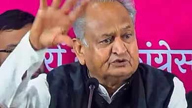 Rajasthan में मंत्रिमंडल विस्तार में देरी पर Ashok Gehlot का तंज, कहा- 'समस्याओं के समाधान के लिए किनके पास जाएं...'