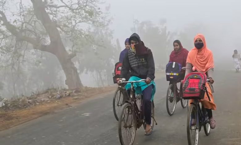 Rajasthan Weather Update: माउंट आबू वाहनों के के शीशों पर जमी बर्फ बर्फ, मौसम विभाग ने जताई बारिश की संभावना