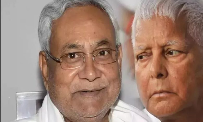 Bihar Politics: JDU-RJD के बीच अब छिड़ा 'पोस्टर विवाद', नीतीश-लालू की पार्टियां इस अंदाज में दे रहीं एक-दूसरे को जवाब