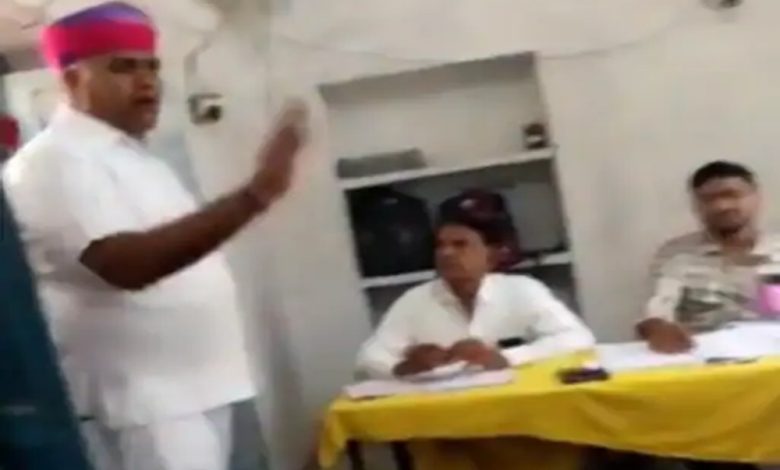 Rajasthan News: शेरगढ़ विधायक बाबू सिंह का पोलिंग पार्टी को धमकाने का VIDEO आया सामने, BLO से बोले- वोट देने से कैसे रोका