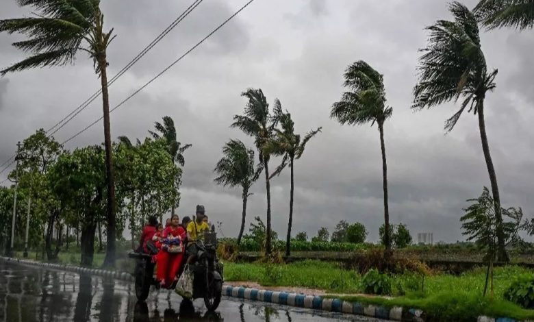 Cyclone Remal Updates: तूफान 'रेमल' ने बंगाल में मचाई तबाही, IMD ने जारी किया अलर्ट